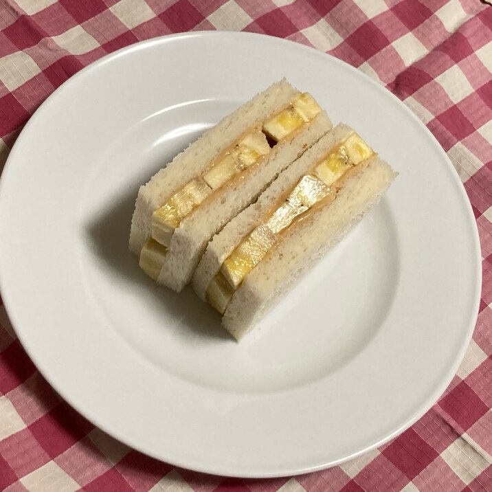 うちのサンド　ピーナッツとバナナのサンドイッチ